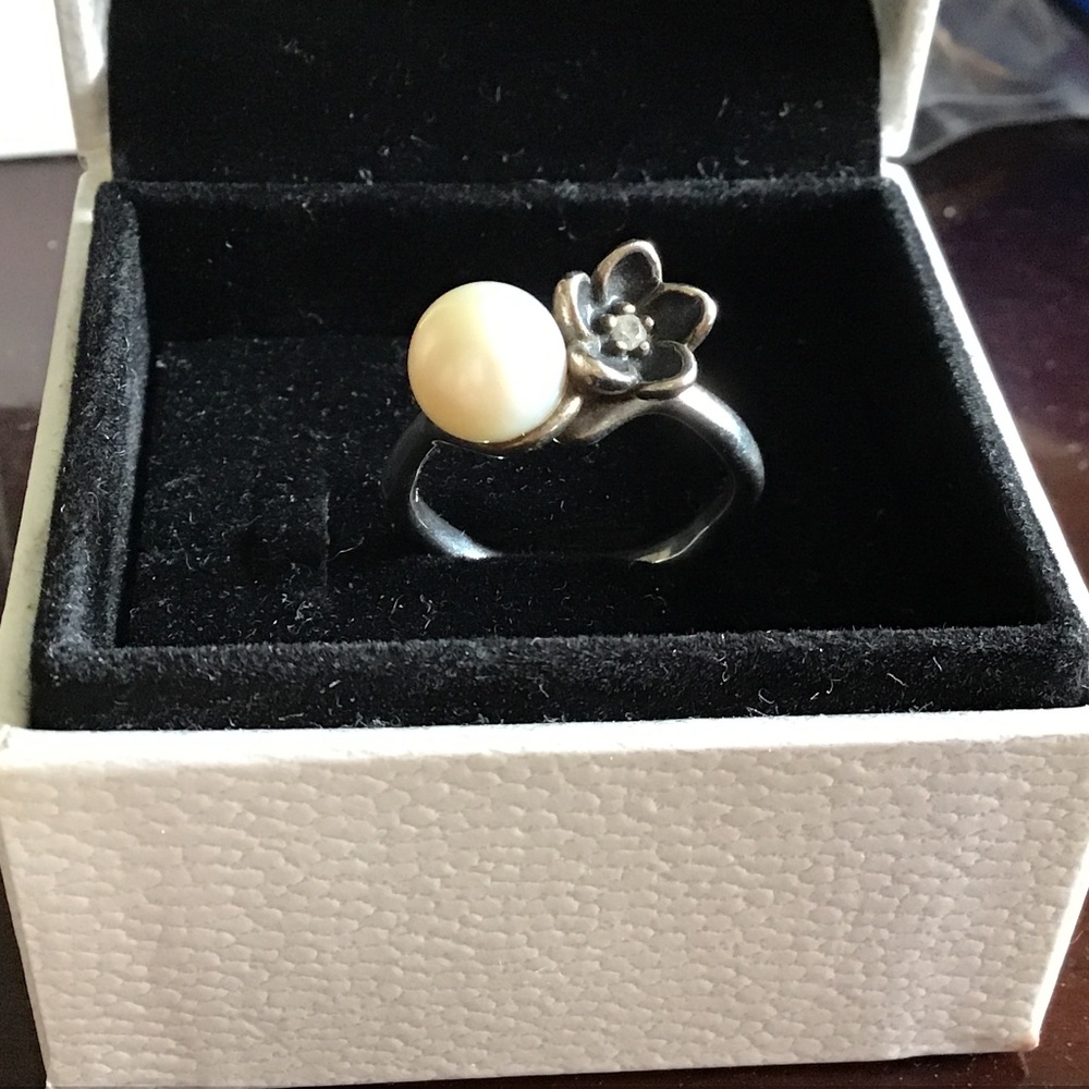 Pandora pearl and flower ring